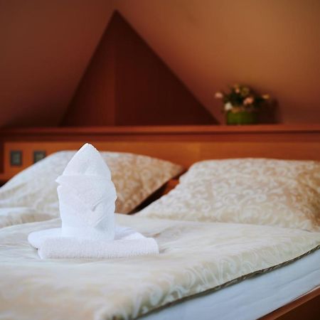 Heipark Tosovice Hotel Ngoại thất bức ảnh